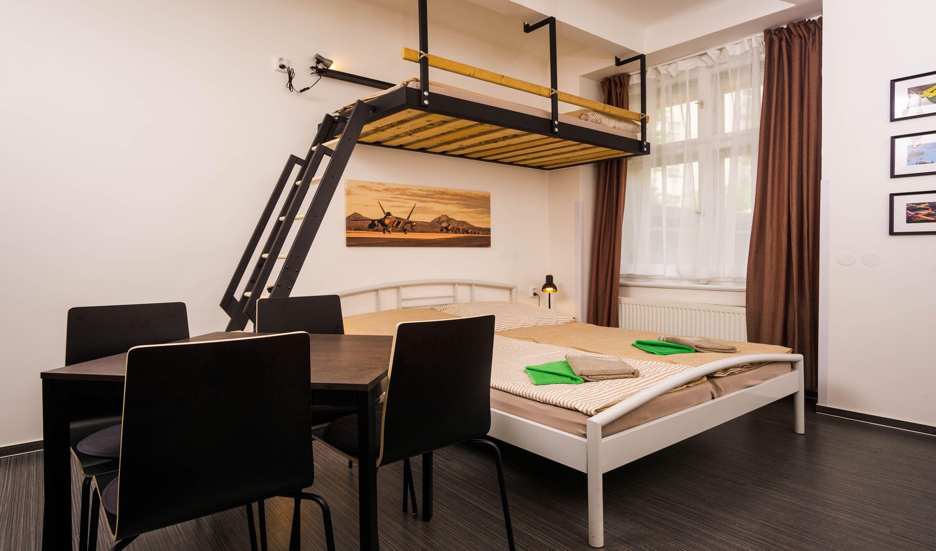 Flying Bed Apartment Close To Prague Castle And Airport — Fotky 2
